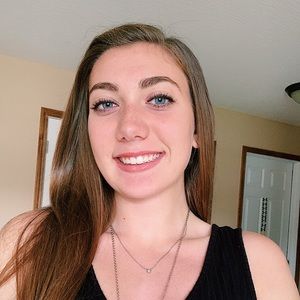 Meet your Posher, Makenzie